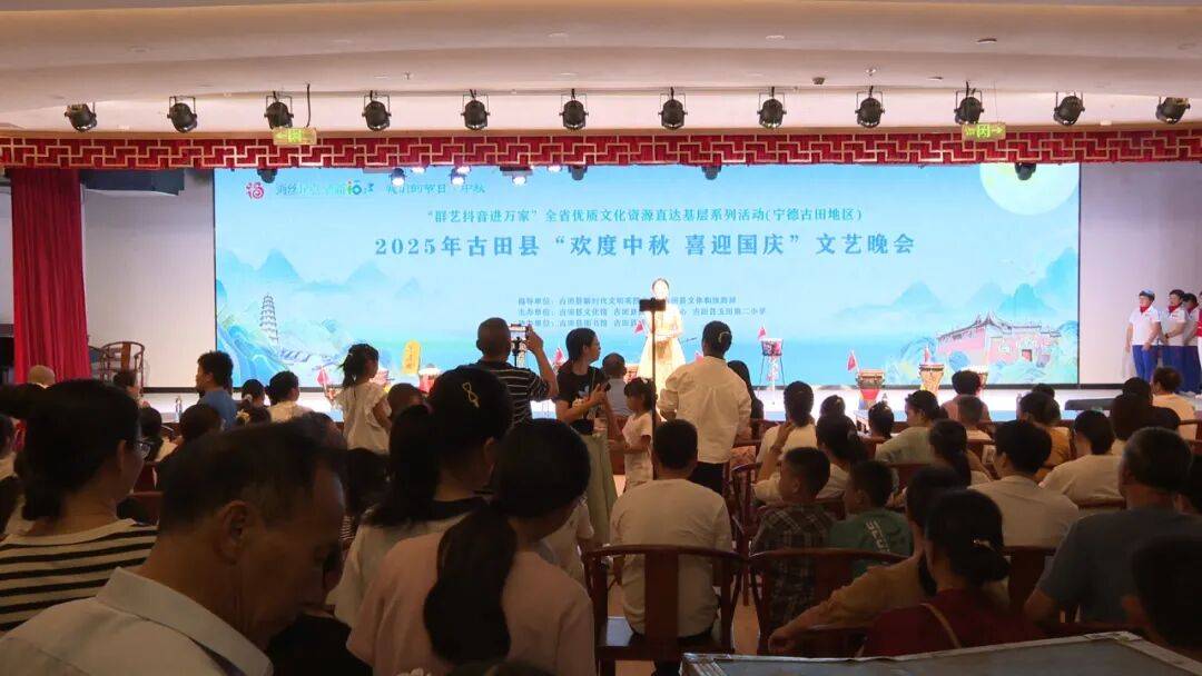 我县举办“欢度中秋 喜迎国庆”文艺晚会