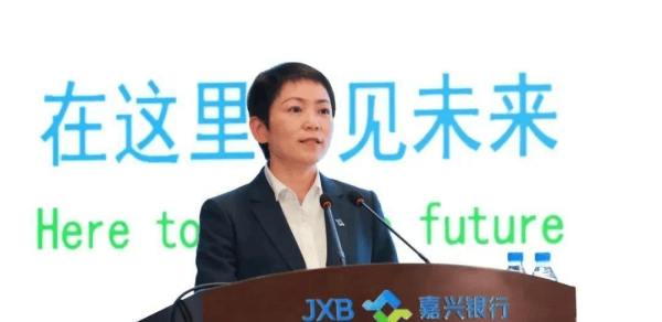 嘉兴银行人事“地震”<strong></p>
<p>v币</strong>，业绩承压下女行长临危受命