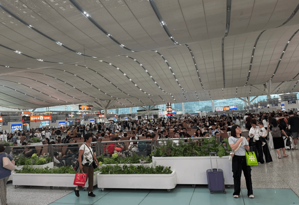 “不亚于春节回家”！凌晨5点<strong></p>
<p>v币</strong>，深圳有人已经堵在路上……