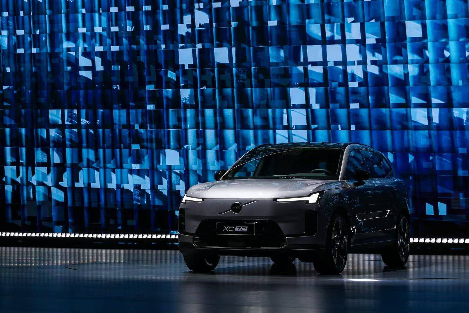 “豪华插混第一车”<strong></p>
<p>v币</strong>，比预售便宜3万元，26.99万元起的沃尔沃XC70能否突围？