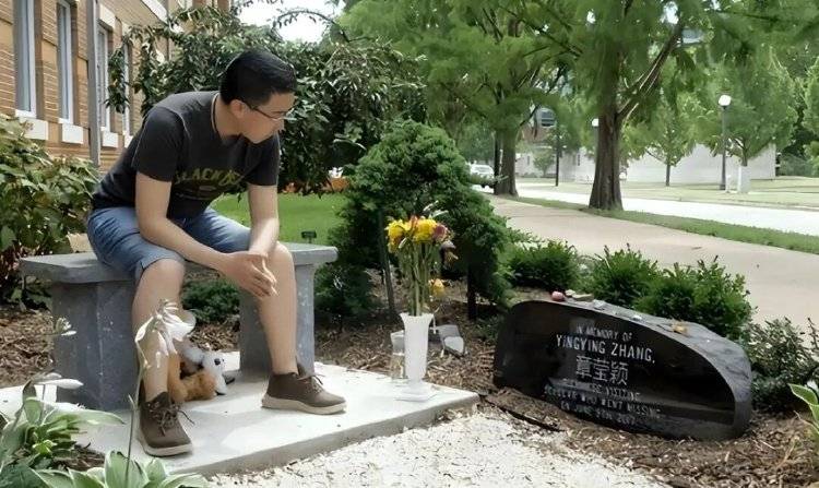 章莹颖男友国庆探望章父并协助直播<strong></p>
<p>极特币交易</strong>，网友劝其早点结婚，本人回应