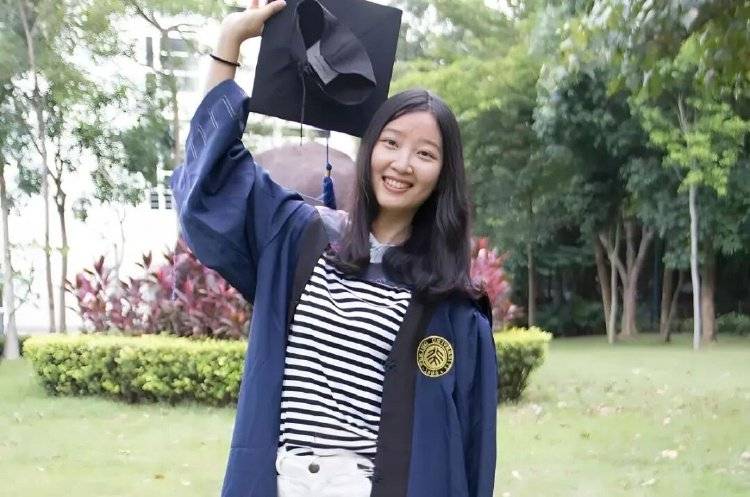 章莹颖男友国庆探望章父并协助直播<strong></p>
<p>极特币交易</strong>，网友劝其早点结婚，本人回应