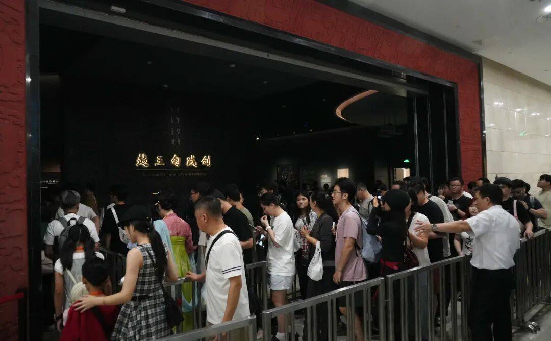 武汉这里什么情况？晚上6点突然排起长队<strong></p>
<p>极特币交易</strong>！有人提前五天全家蹲守……