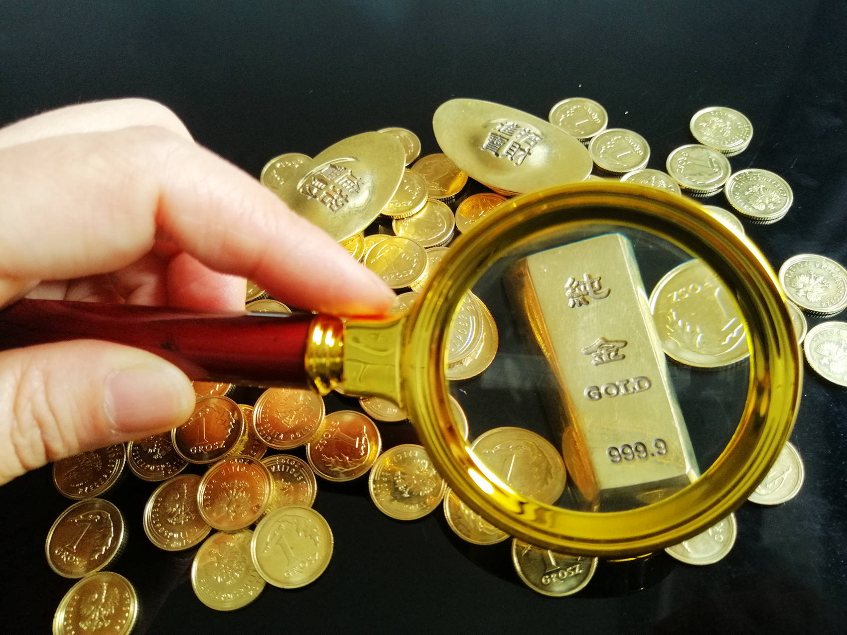 国际金价<strong></p>
<p>夜币</strong>，再创历史新高！消费者：从今年年中一直观望到十一，没想到越等越贵！机构：仍上涨空间