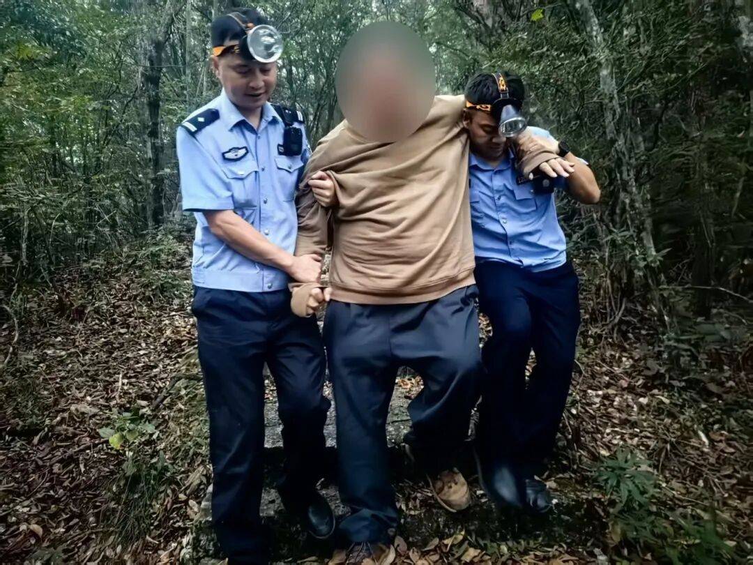 杭州一山脚下<strong></p>
<p>夜币</strong>，网约车司机报警！从清晨等到深夜，未等到乘客下山……紧急搜救！