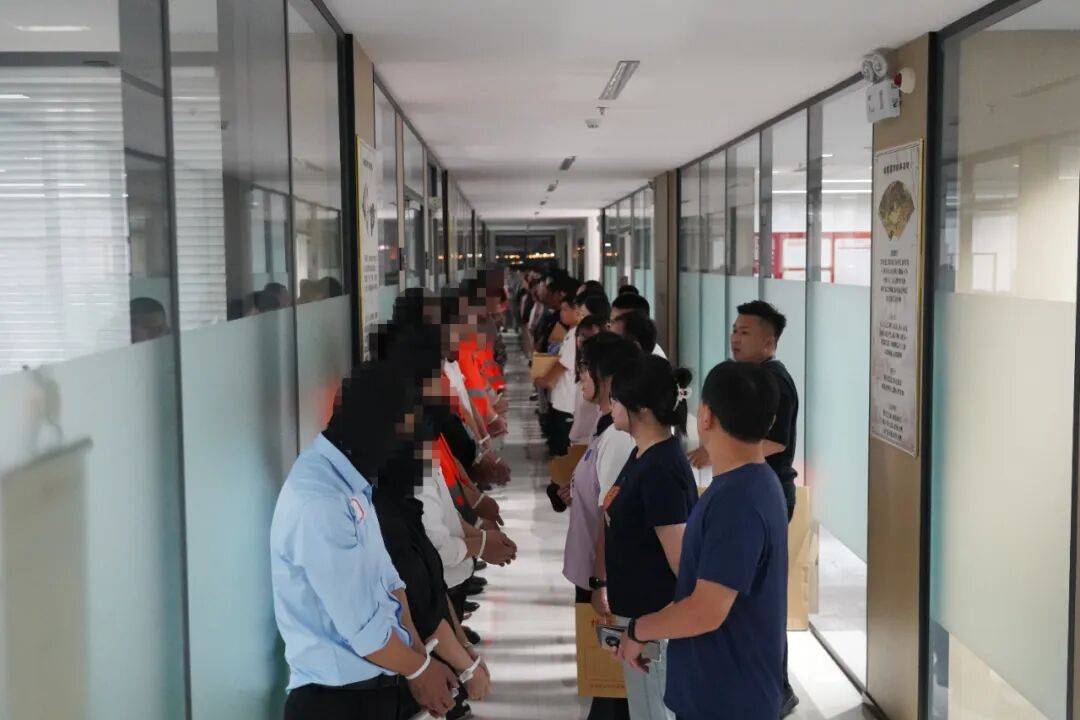 “大师”<strong></p>
<p>夜币</strong>，你算到自己今天被抓了吗？