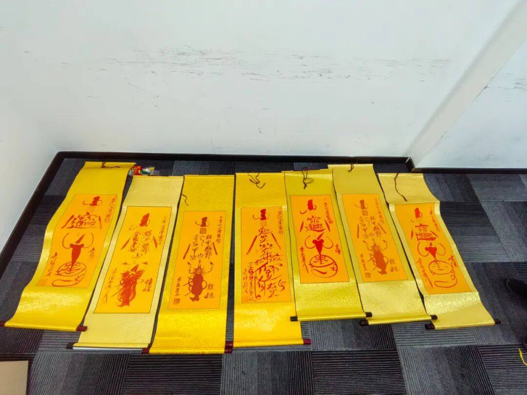 “大师”<strong></p>
<p>夜币</strong>，你算到自己今天被抓了吗？