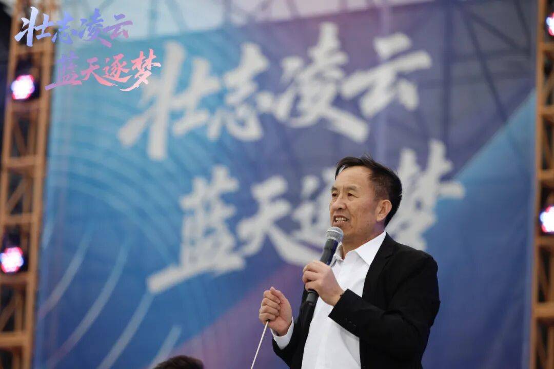 DNA彻底动了！全场跟唱<strong></p>
<p>夜币</strong>，这氛围太顶了！