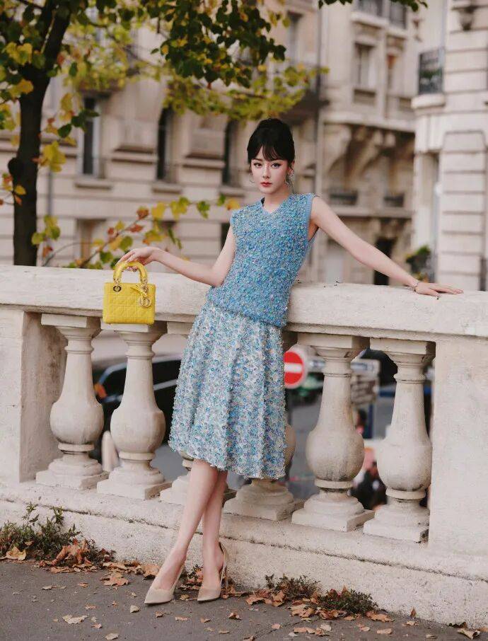 时装周上的女明星<strong></p>
<p>夜币</strong>，秋冬氛围感一键封顶！