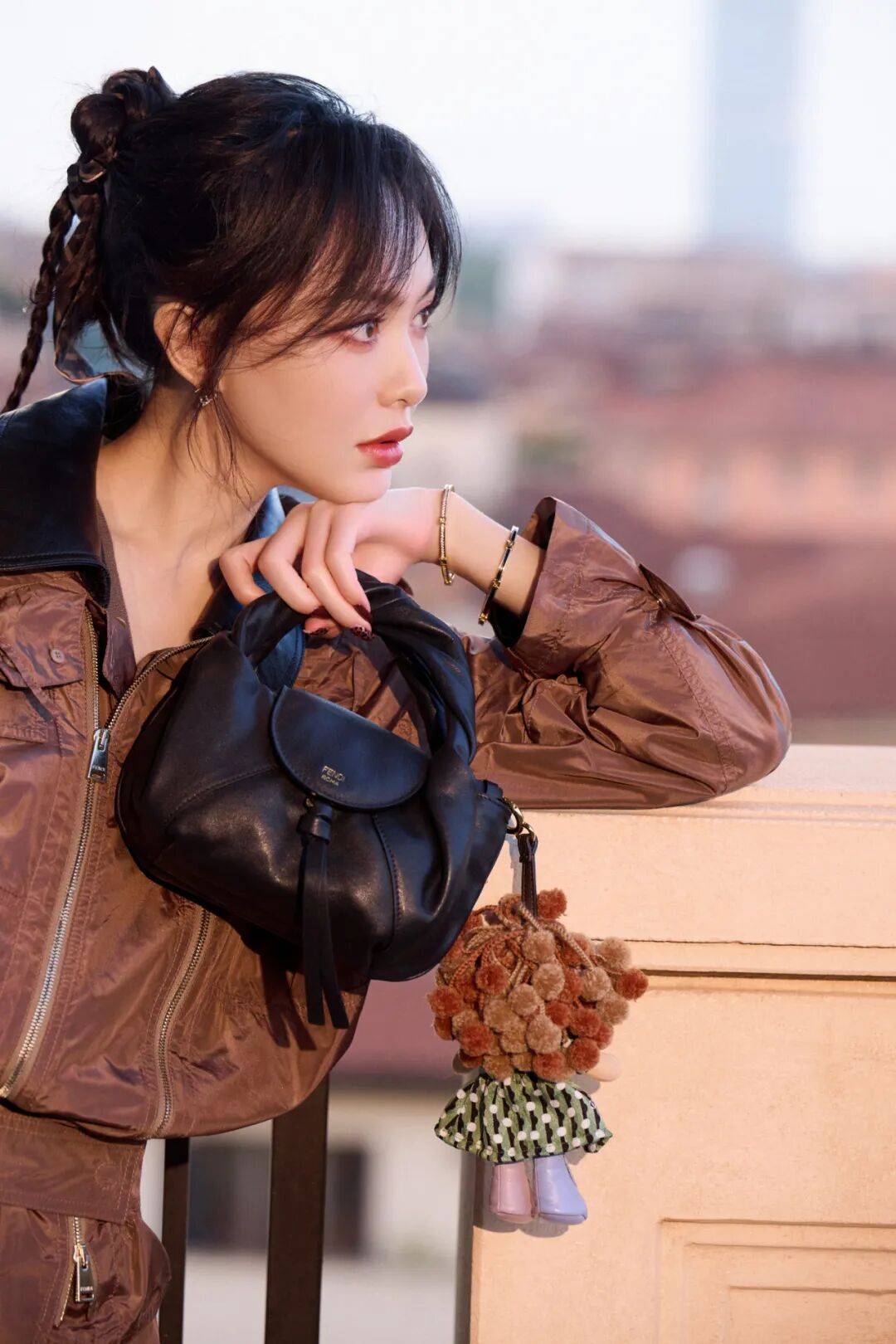 时装周上的女明星<strong></p>
<p>夜币</strong>，秋冬氛围感一键封顶！