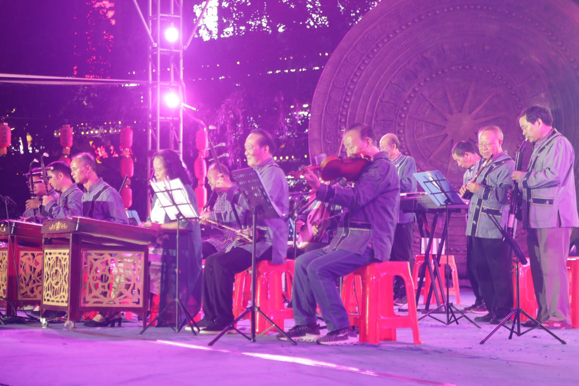 月映火塘 悦唱荔波！这场中秋音乐晚会点燃团圆夜