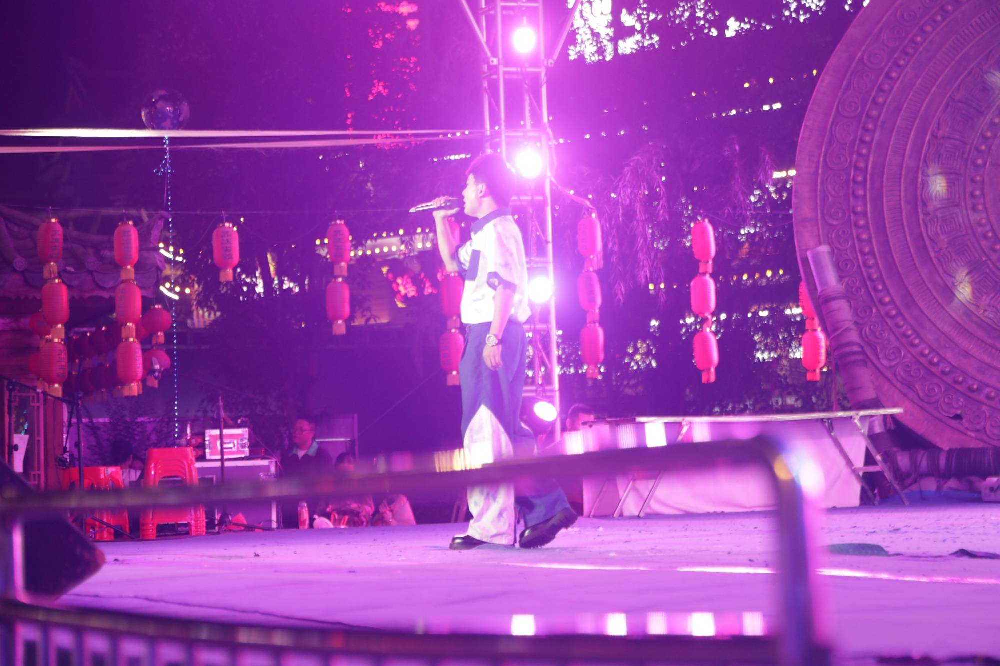 月映火塘 悦唱荔波<strong></p>
<p>打币子</strong>！这场中秋音乐晚会点燃团圆夜