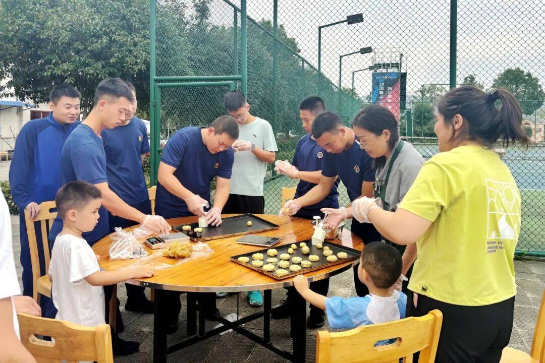 月满红门家更圆｜中秋家属来队共话团圆时