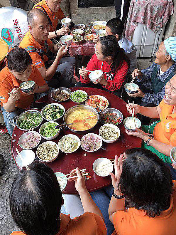 那个让老师骄傲的“调皮”班级！30年同学聚会<strong></p>
<p>洪币交易</strong>，还伴有一封来自贵州的感谢信