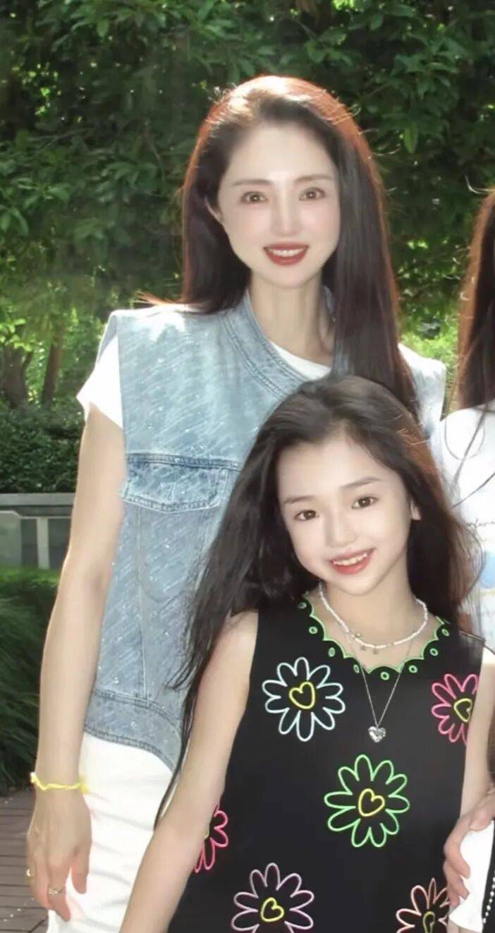 9岁小酒窝<strong></p>
<p>洪币交易</strong>，大大方方成顶流