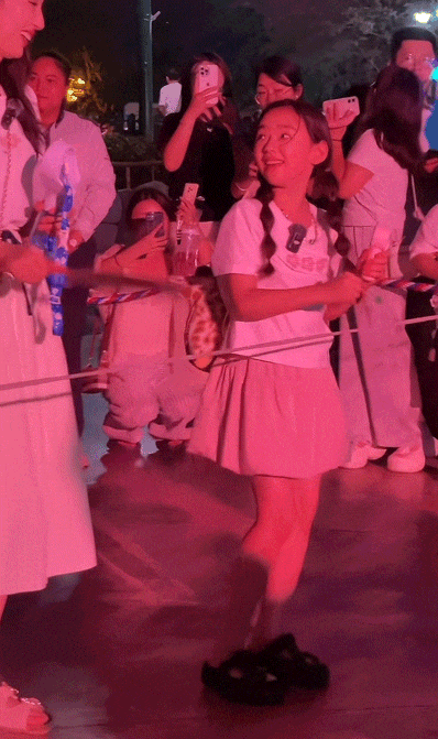 9岁小酒窝<strong></p>
<p>洪币交易</strong>，大大方方成顶流