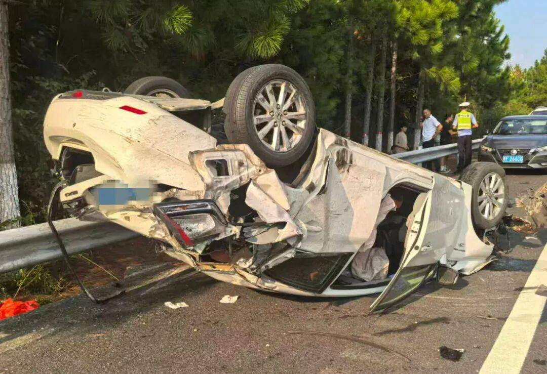 司机强行变道酿大祸<strong></p>
<p>洪币交易</strong>，反诬赖对方：“我要是撒谎就天打雷劈！”