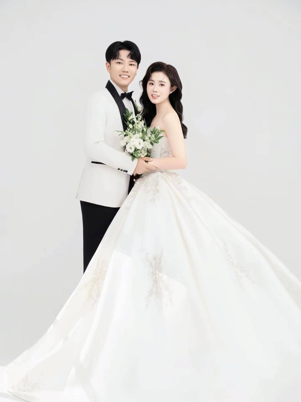 “千万富翁”解克锋儿子解清帅将举办婚礼<strong></p>
<p>星币一</strong>，解克锋：很开心，邀请了部分寻亲家长参加