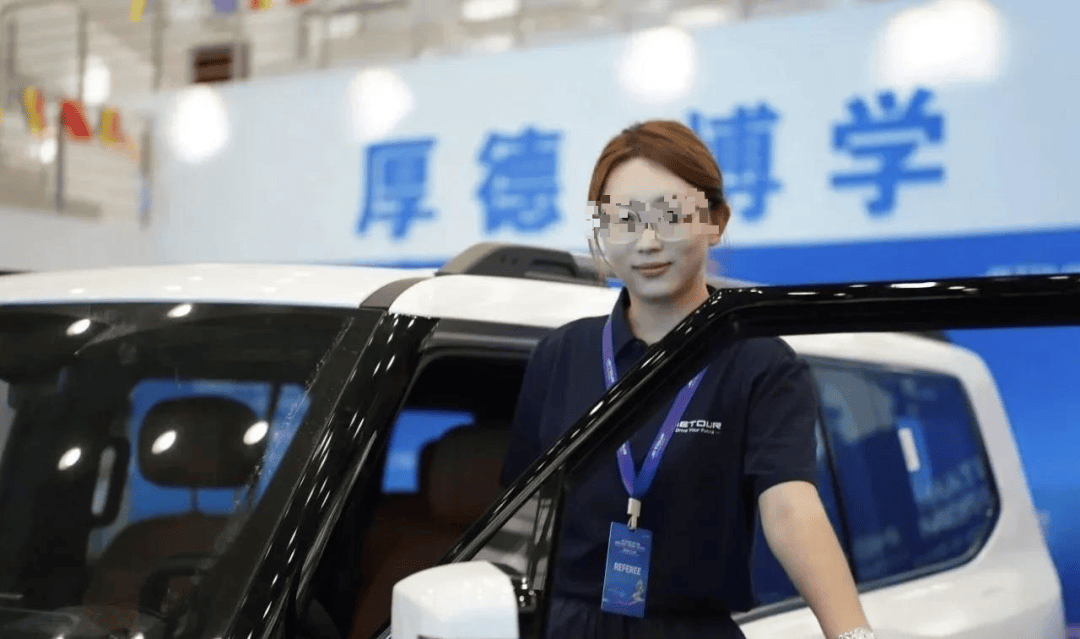 “中国两游客在马来西亚失踪”后续：男子手机定位仍在海底，其姐姐加急办好护照即将赴事发地