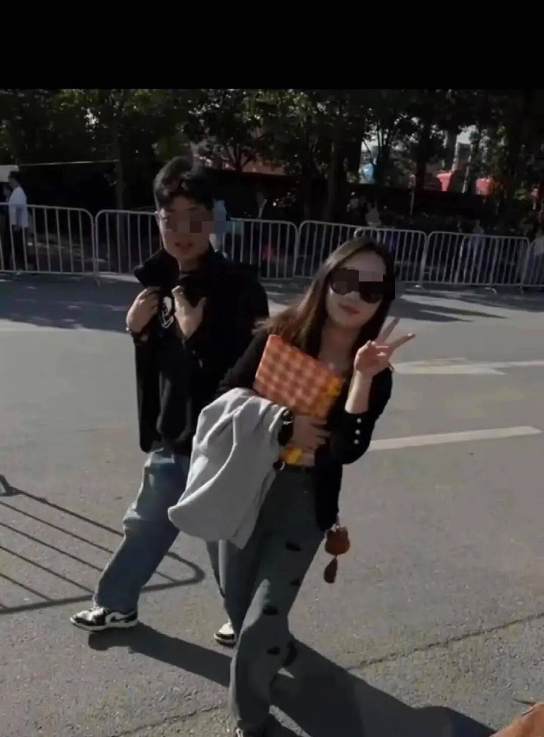 “中国两游客在马来西亚失踪”后续：男子手机定位仍在海底<strong></p>
<p>币资讯</strong>，其姐姐加急办好护照即将赴事发地