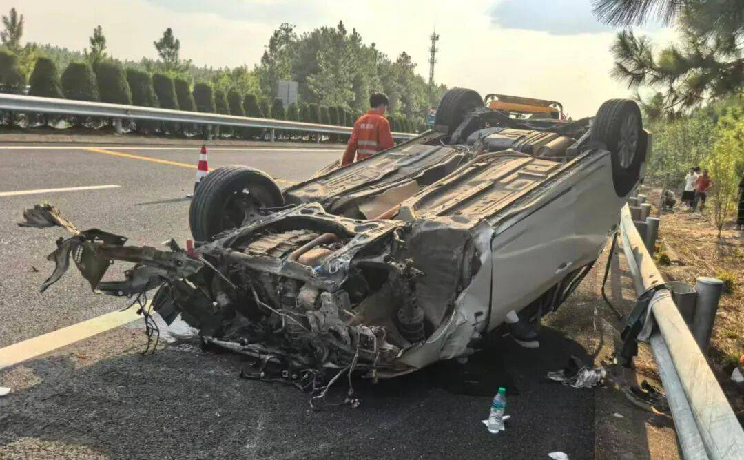 “我撒谎天打雷劈！”男子高速突然强行变道致翻车<strong></p>
<p>币资讯</strong>，反诬赖对方