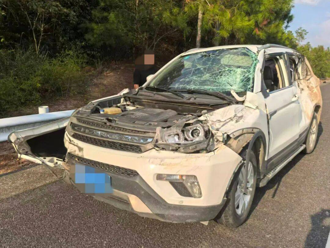 “我撒谎天打雷劈！”男子高速突然强行变道致翻车<strong></p>
<p>币资讯</strong>，反诬赖对方