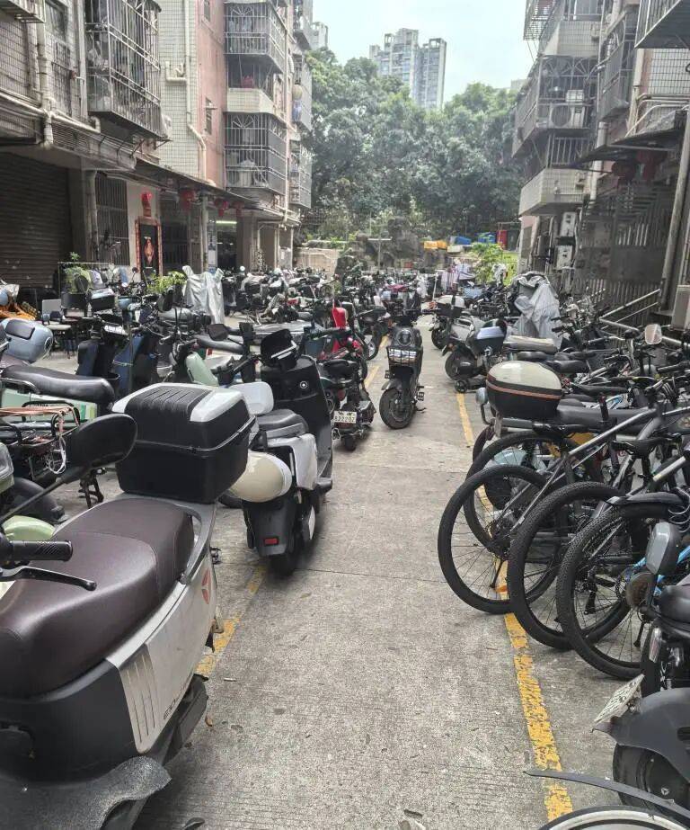 深圳一小区电动车管理引担忧<strong></p>
<p>有币下载</strong>，部门责令整改后，记者实探