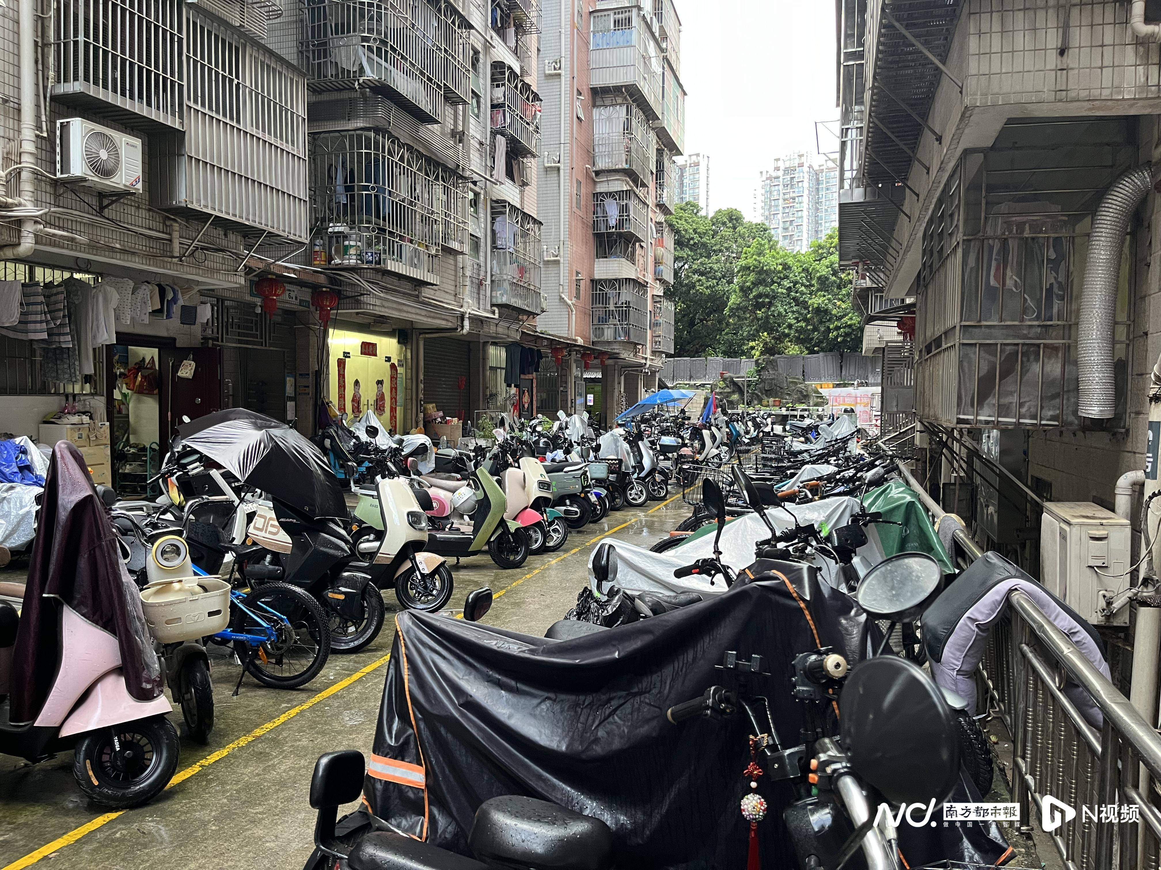 深圳一小区电动车管理引担忧<strong></p>
<p>有币下载</strong>，部门责令整改后，记者实探