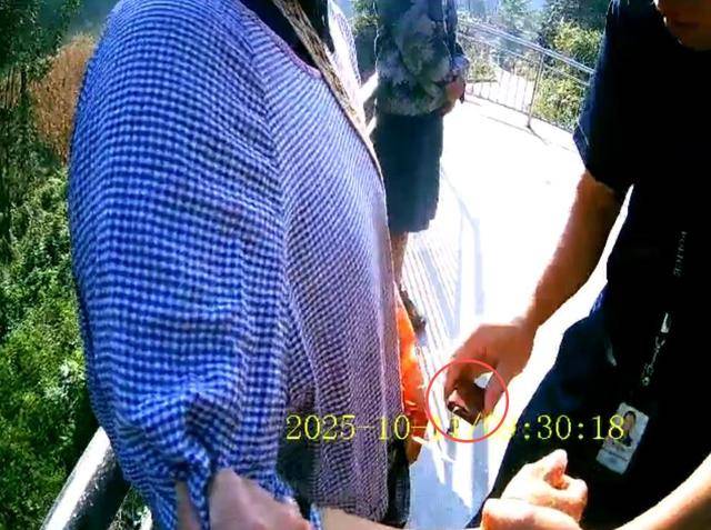 100斤玉米上秤秒变60斤？贵州一村民遭“鬼秤”骗粮！民警出手<strong></p>
<p>王莽币</strong>，5人被拘