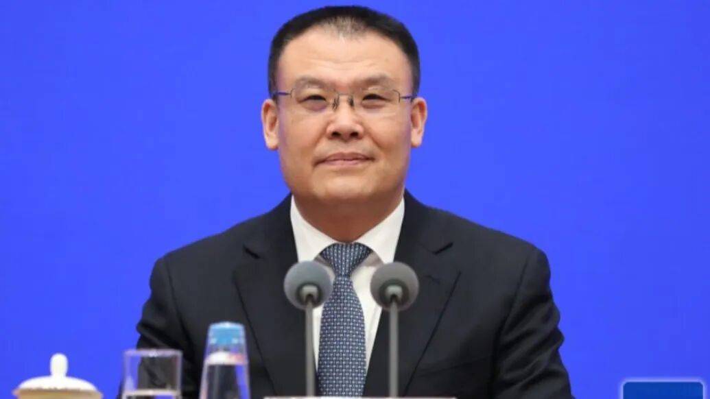 财政部副部长王东伟履新安徽省委常委<strong></p>
<p>王莽币</strong>，河南唐河人