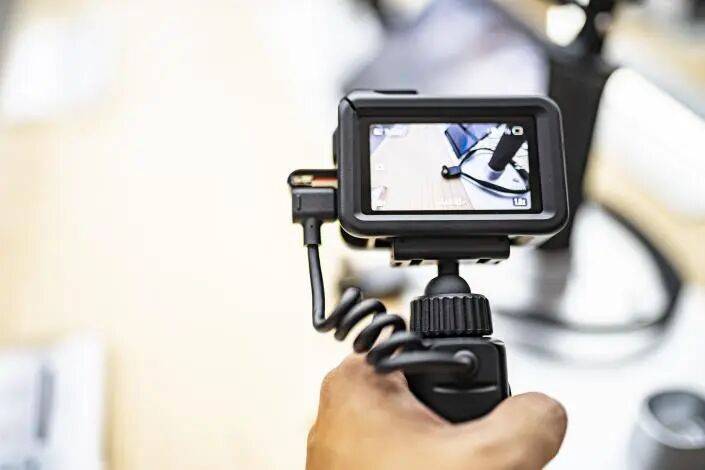 硬刚“背刺”争议<strong></p>
<p>王莽币</strong>，大疆为何主动降价？