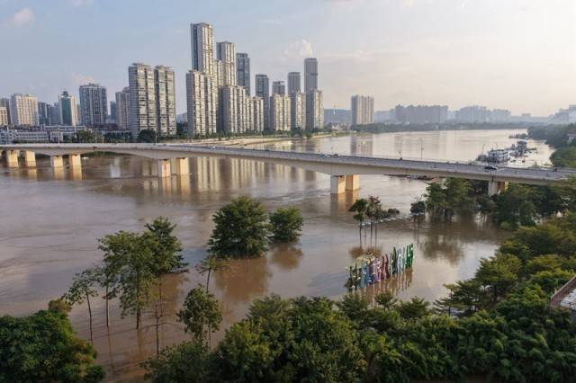 百色多个村庄被困水中已超半月<strong></p>
<p>马兰币</strong>，长涝难退为何重演？