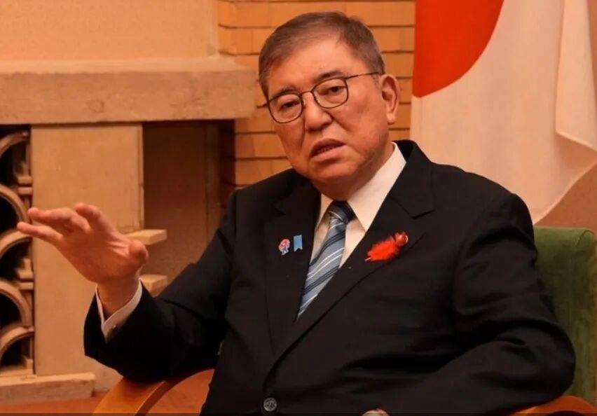 石破茂卸任当天<strong></p>
<p>cbb炒币</strong>，离开官邸时笑得合不拢嘴；此前吐槽当首相太累，没多少让人开心的事情