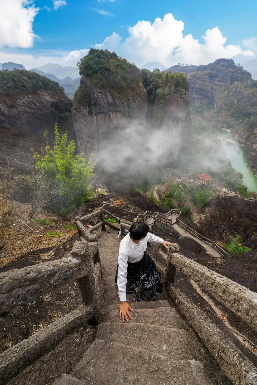 为什么年轻人迷上了爬山？ | 秋高气爽<strong></p>
<p>cbb炒币</strong>，是时候出发了→