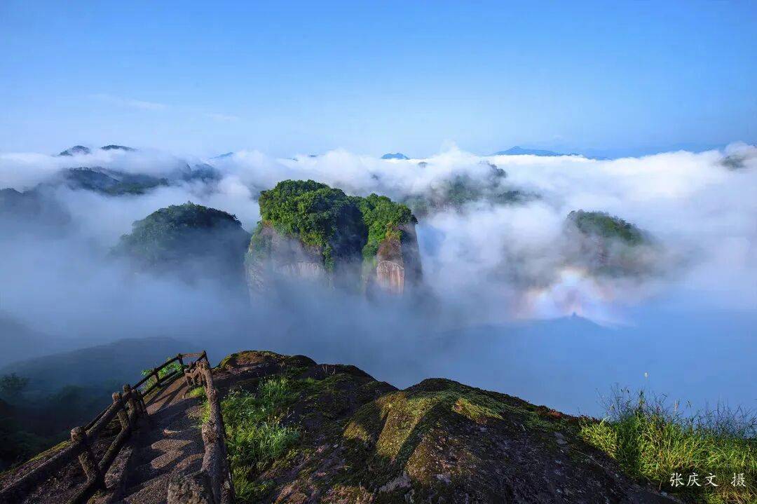 为什么年轻人迷上了爬山？ | 秋高气爽<strong></p>
<p>cbb炒币</strong>，是时候出发了→