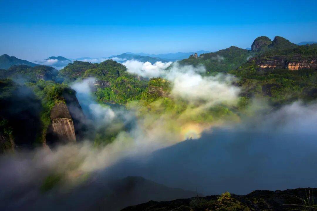 为什么年轻人迷上了爬山？ | 秋高气爽<strong></p>
<p>cbb炒币</strong>，是时候出发了→