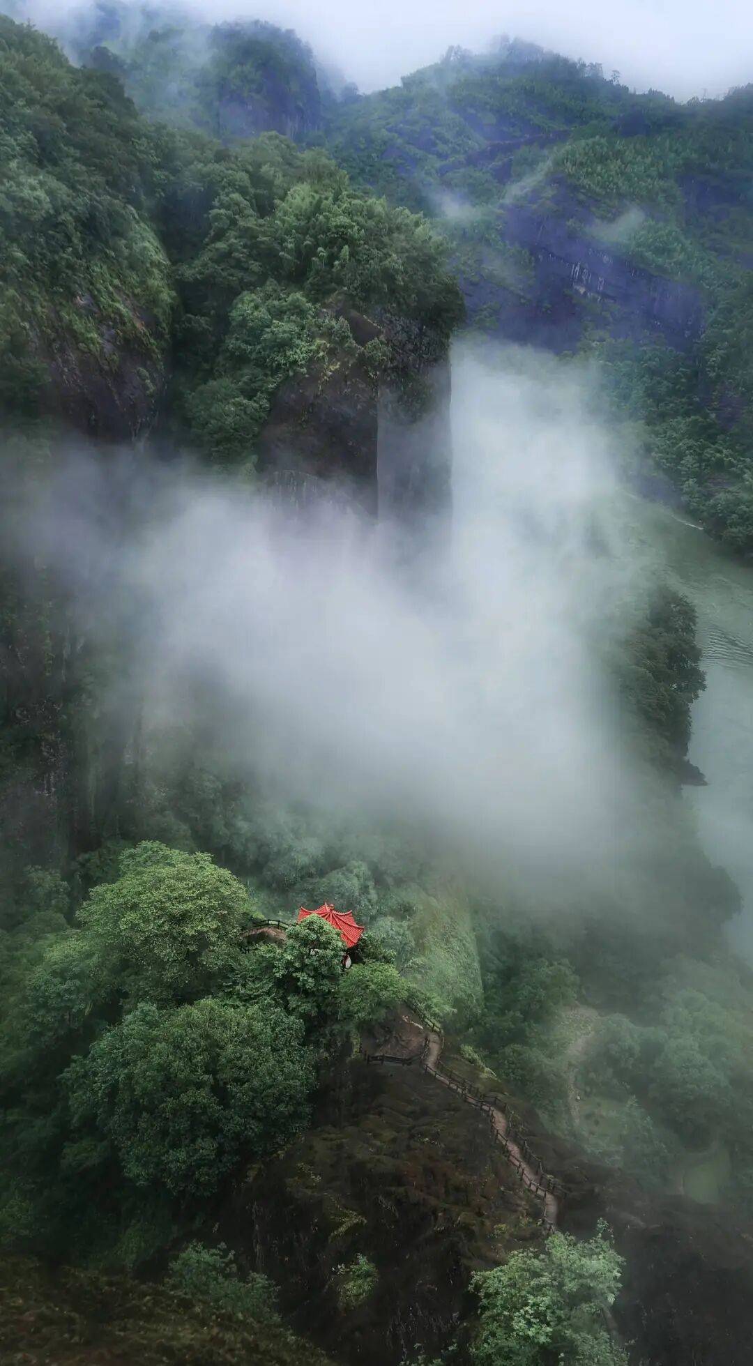 为什么年轻人迷上了爬山？ | 秋高气爽<strong></p>
<p>cbb炒币</strong>，是时候出发了→