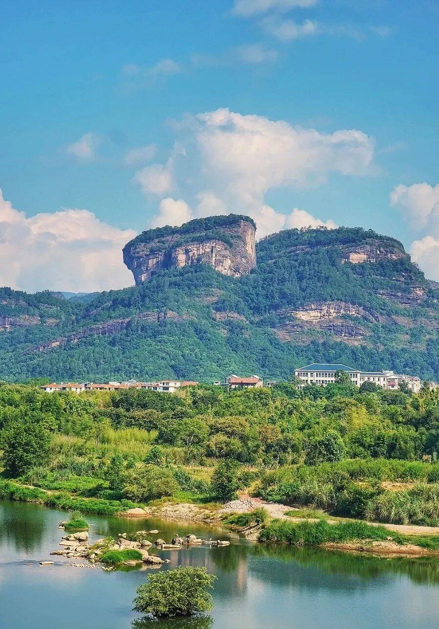 为什么年轻人迷上了爬山？ | 秋高气爽<strong></p>
<p>cbb炒币</strong>，是时候出发了→