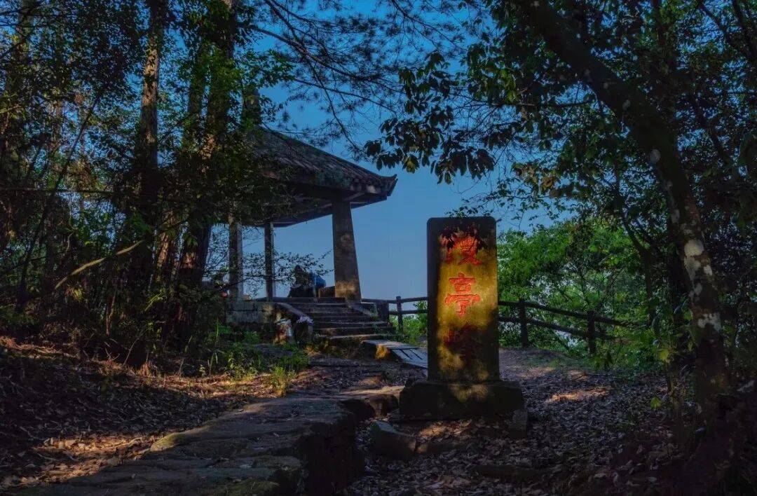 为什么年轻人迷上了爬山？ | 秋高气爽<strong></p>
<p>cbb炒币</strong>，是时候出发了→