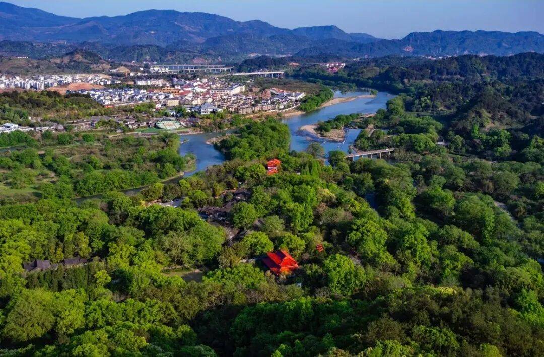 为什么年轻人迷上了爬山？ | 秋高气爽<strong></p>
<p>cbb炒币</strong>，是时候出发了→