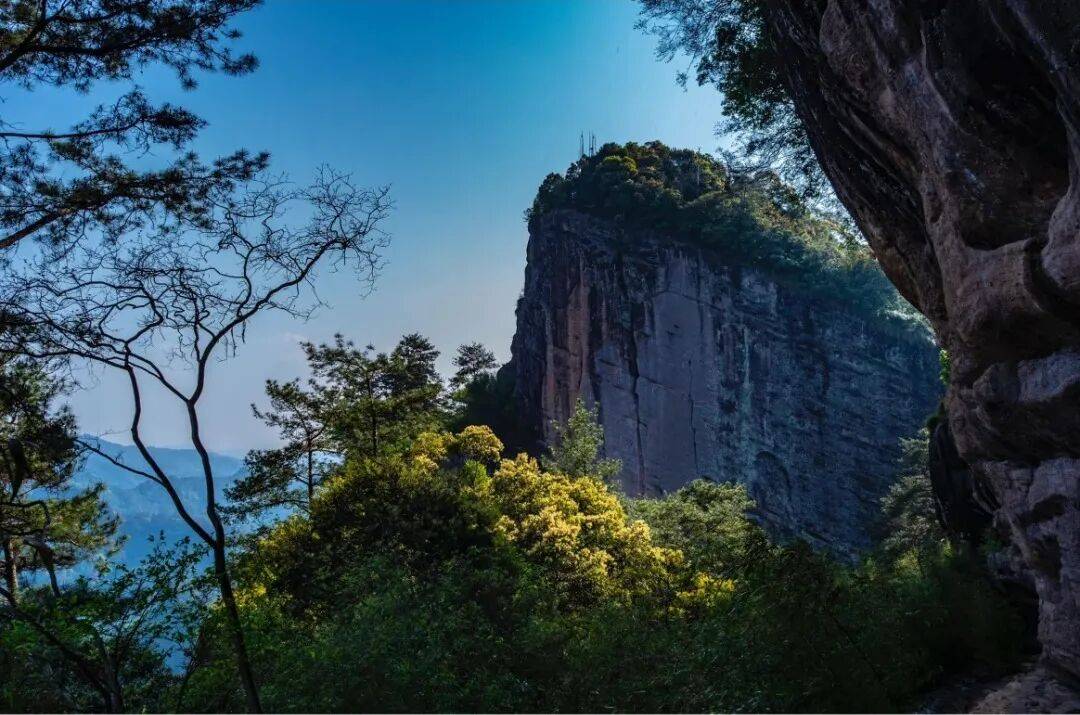 为什么年轻人迷上了爬山？ | 秋高气爽<strong></p>
<p>cbb炒币</strong>，是时候出发了→