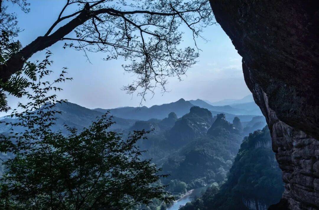 为什么年轻人迷上了爬山？ | 秋高气爽<strong></p>
<p>cbb炒币</strong>，是时候出发了→