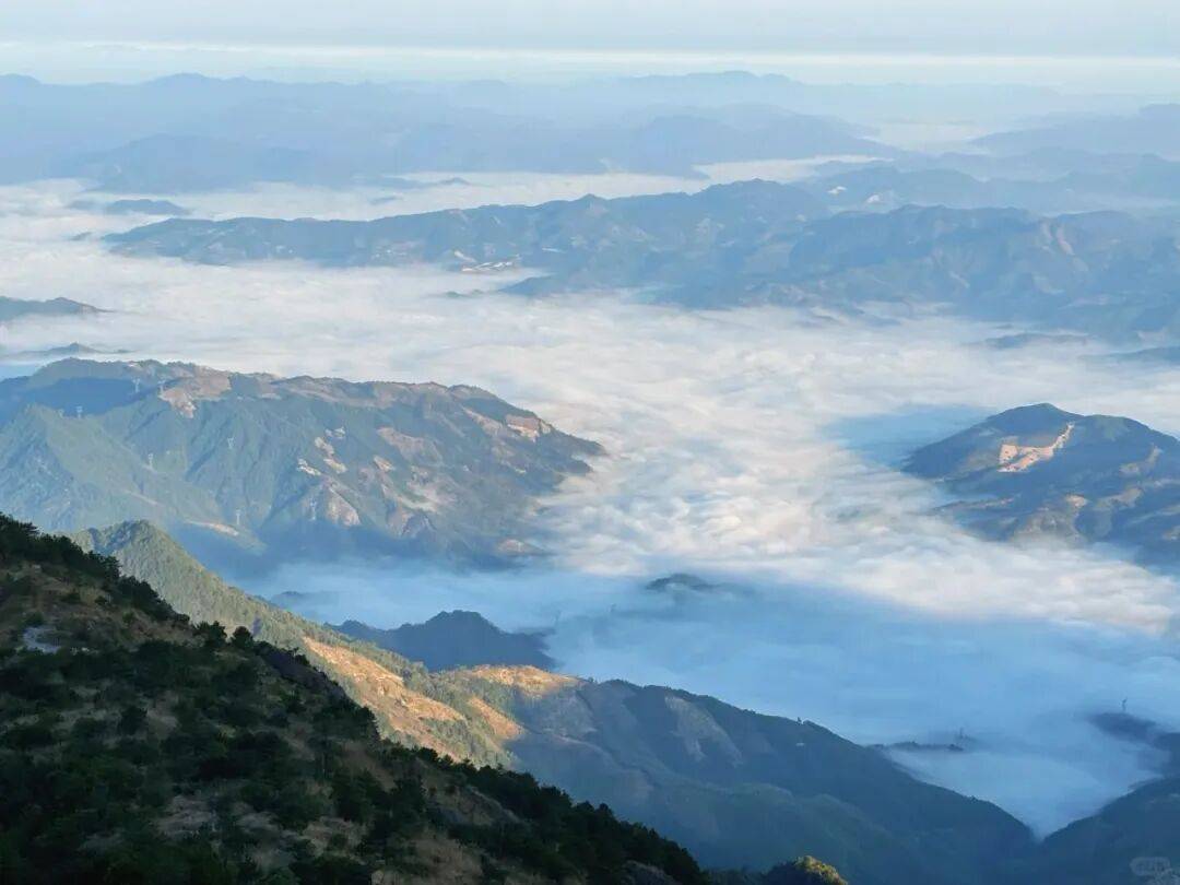 为什么年轻人迷上了爬山？ | 秋高气爽<strong></p>
<p>cbb炒币</strong>，是时候出发了→