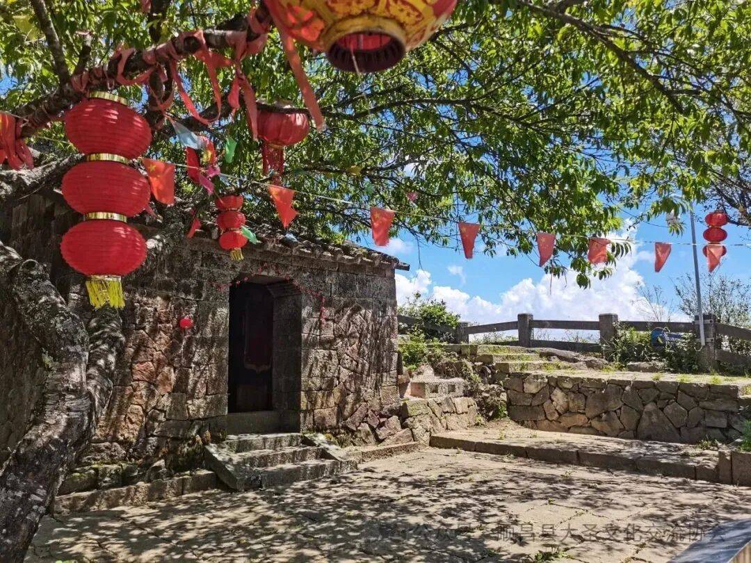 为什么年轻人迷上了爬山？ | 秋高气爽<strong></p>
<p>cbb炒币</strong>，是时候出发了→