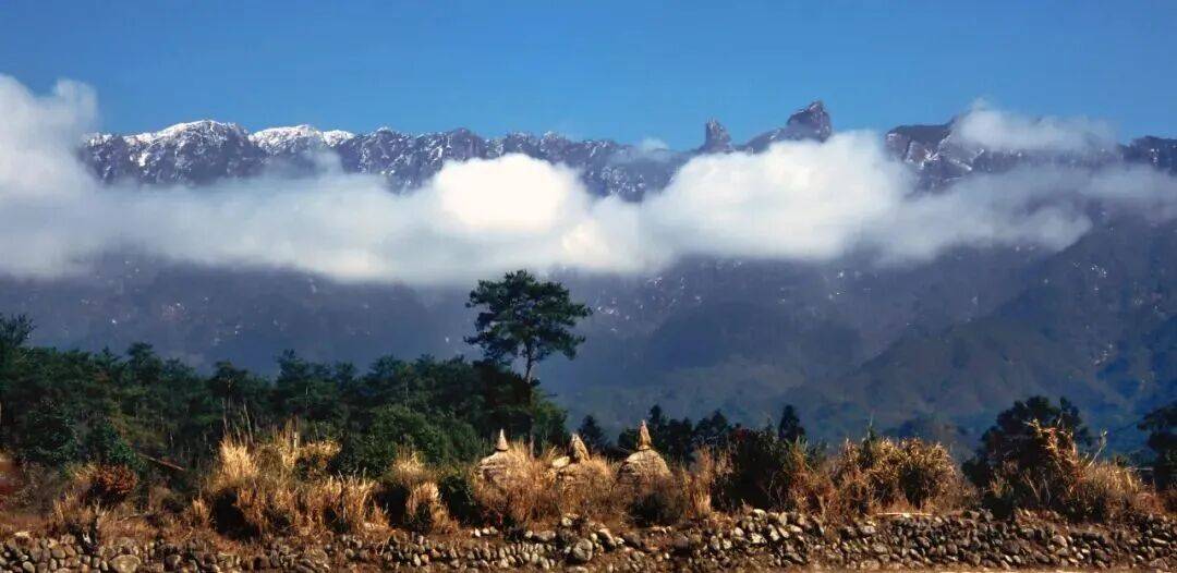 为什么年轻人迷上了爬山？ | 秋高气爽<strong></p>
<p>cbb炒币</strong>，是时候出发了→