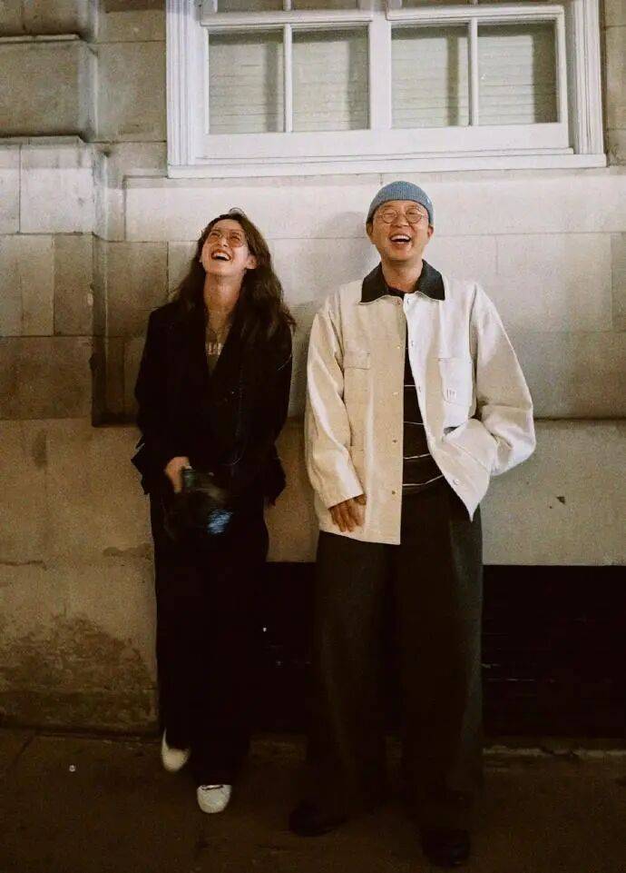 杜海涛章泽天伦敦看展合影<strong></p>
<p>币圈公司</strong>，网友直呼神奇：没想到他俩还认识