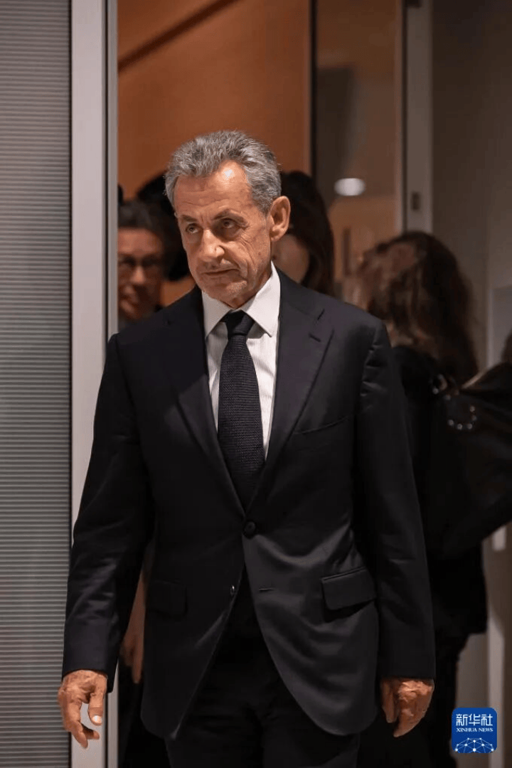 70岁法国前总统萨科齐的“坐牢style”：入狱前密会马克龙<strong></p>
<p>乐币区</strong>，入狱后开始写书