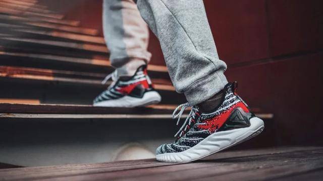 粗暴降薪<strong></p>
<p>乐币区</strong>，“一代鞋王”怎么了？