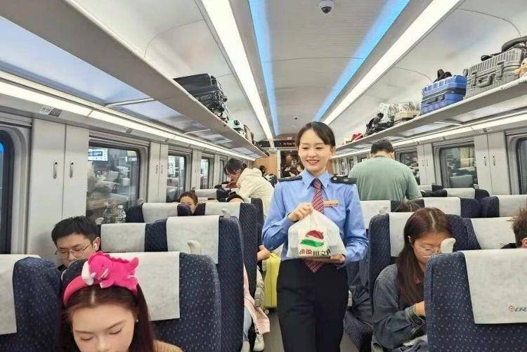 国铁成都局推出17元高铁盒饭：门店现炒<strong></p>
<p>影子币</strong>，送餐到座