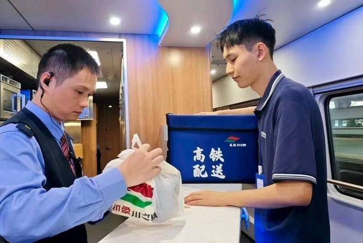 国铁成都局推出17元高铁盒饭：门店现炒<strong></p>
<p>影子币</strong>，送餐到座